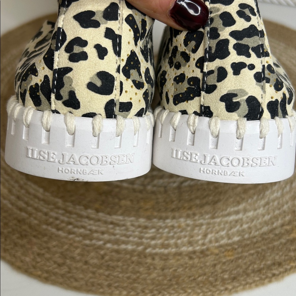 Like new—-Isle Jacobsen Tulip Leopard flats-size 37-7 - Picture 5 of 9
